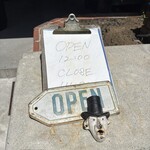 BURDE - ランチは12時から