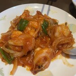 熊八珍 - エビチリ　こちらにもピーマン　ナポリタンを彷彿とさせる…