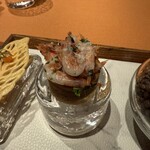 モノリス - 釜揚げ桜エビ、焼きたて玉ねぎのキッシュ。