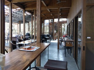 しげの屋 - ４人掛けのテーブル席もあります