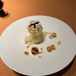 モノリス - 11皿目
      マンゴーのシャーベット、メレンゲ、ハチミツとカモミールのジュレ。