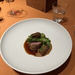 モノリス - 9皿目
      フランスブルターニュ産仔牛フィレ肉のロースト