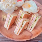 カフェ&パブ 理維 - 