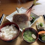 魚屋の磯料理 まるとし - ぜいたくなめろう、定食にしてもらいました（1900円込）