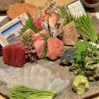 博 - 色とりどりのお刺身！