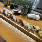 栗崎屋 - 料理写真:ランチ握りお寿司15貫　確かに　握りのみ　しかも横一例で笑