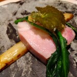 L'Arbre - ソースをかける前、キメが細かくキレイなロゼ色