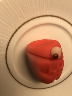 御菓子処 花岡 - 鯉のぼり270円　なかは黒いあんこ