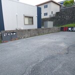 担担麺や 天秤 - 駐車場