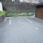 担担麺や 天秤 - 駐車場