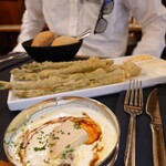 La Viña del Ensanche - TAPA DE HUEVO Y FOIE/TEMPURA DE ESPARRAGOS