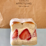TANUKI APPETIZING - 白あんクリームと苺