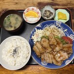 ホルモン栄楽 - しょうが焼定食900円　おかず大200円