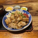 ホルモン栄楽 - 黄金のしょうが焼きだ。