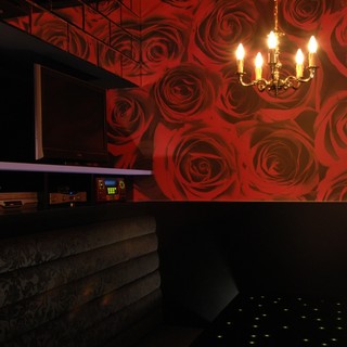 【Rose Saloon】 ~6名/盛開在牆壁上的鮮艷的紅色玫瑰