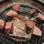炭火焼ステーキ 但馬 - 備長炭の網焼きで頂きます