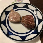 炭火焼ステーキ 但馬 - ジューシーで柔らか　サシから出る脂がさらりとして美味
                                