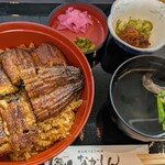 なかしん - 料理写真:うな丼上 ご飯にたれかけ