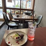 aqua - ピンクグレープソーダとガトーショコラ　2025.4