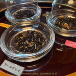 栗のいえ - Rおかみが紅茶リーフの香りのテイスティングをさせて下さいました