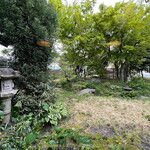 栗のいえ - 今回いただいた席から眺める中庭