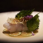 東麻布 いと - 甘鯛の鱗焼き 梅と炒り米のソース