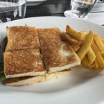 TWO ROOMS CAFE GRILL BAR - 