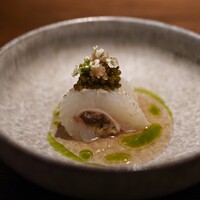 東麻布 いと - 大隅産煽り鳥賊と赤蕪のキャビアのせ