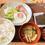 すき家 - 料理写真:ベーコンエッグ朝食 450円
