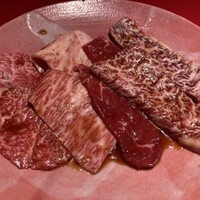 和牛とタン 焼肉 とみ 新橋本店 - 