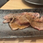 すしや コトブキ 広島JPビルディング店 - 一貫600円のお肉寿司！好みの炙り具合を聞いていただけます。お店のオススメでお願いしました。眼前で炙って貰えてパフォーマンス性も最高のご褒美♡♡ 友達と半分こしました～！最高に美味しかった…！