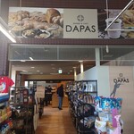 DAPAS - お土産屋さんの奥が入口