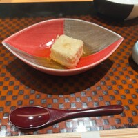 天ぷら 銀座おのでら 並木通り店 - 牛乳とタピオカ粉を使ったゴマ豆腐