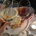 DAVELLO gastropub - 微発泡ワインとオレンジ