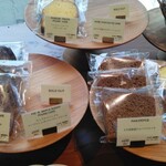 LESS by Gabriele Riva & Kanako Sakakura - 