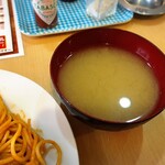 コトブキ - ウィンナーナポリタン、しじみの味噌汁が付く
