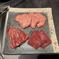 やきにく屋はやし Produce焼肉ジャンボ - 黒毛和牛薄切りタン、新鮮な生ハツ、ツラミ