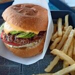 HERO'S  DINER - アボカドチーズバーガー、ポテト