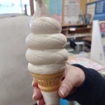 DAPAS - ソフトクリーム￥430、カップも同じ