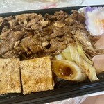 サミットストア - 料理写真:やさしい甘さに仕上げた牛すき焼重