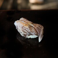 鮨 三心 - 鳥貝　わたが美味しい。少し熱いれて
