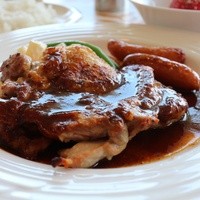 リストランテ サルーテ竹芝 - 若鶏＆ソーセージのグリル 1100円。