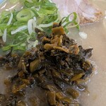 味心 - 若干の酸味を感じる辛子高菜