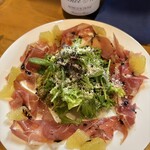Bistro Pas a pas - 生ハムと季節のフルーツのサラダ