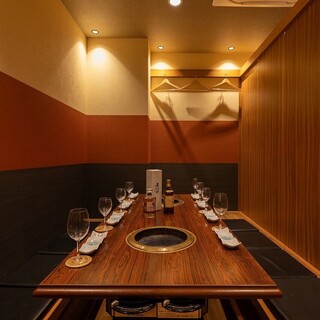 木のぬくもりを感じる落ち着いた空間◆完全個室完備