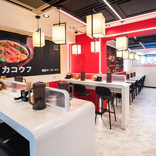2駅からアクセス可能◆気軽に利用できる明るい店内