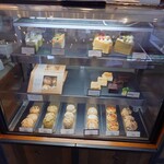 アニバーサリー カフェ - ショーケースのスイーツ（2025/04）
