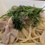 キタキュウホウジ ツガヤ - チキンときのこ