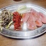 神戸牛焼肉と冷やしピーマン 金肉屋 - 