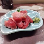 中村屋 - まぐろのぶつ切り(935円)